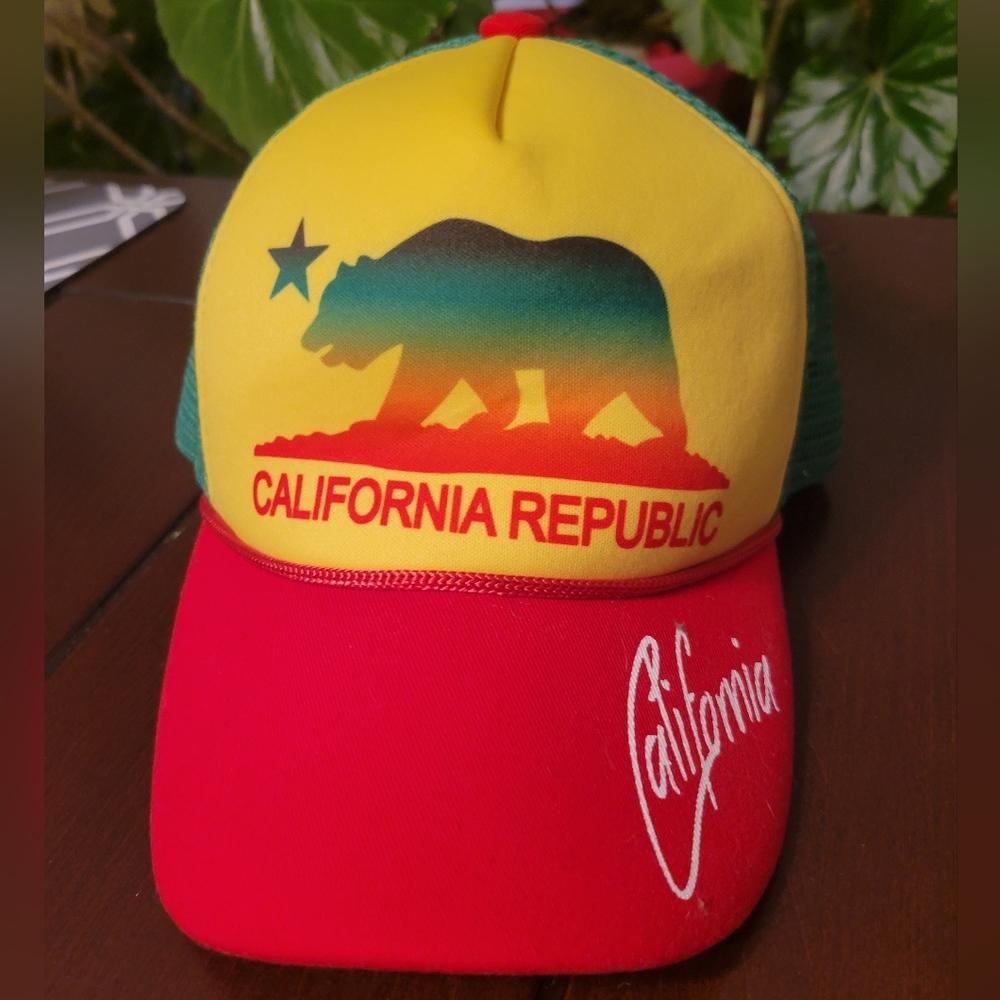 RETRO CALIFORNIA SNAPBACK TRUCKER CAP